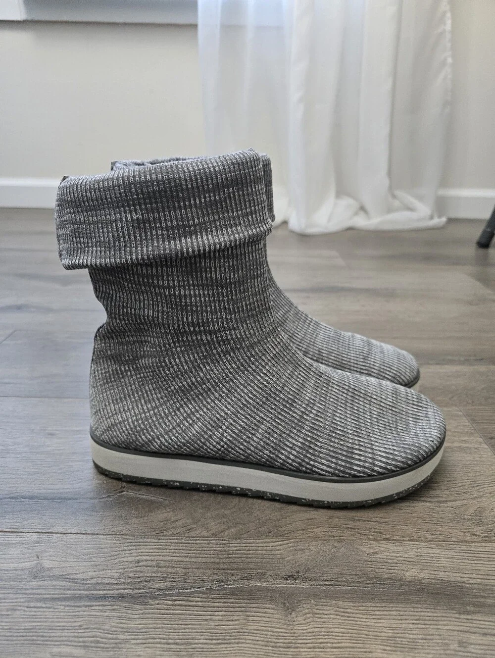 Merrell Women's Juno Knit Pull-On boots Gray Ribbed Winter Comfy